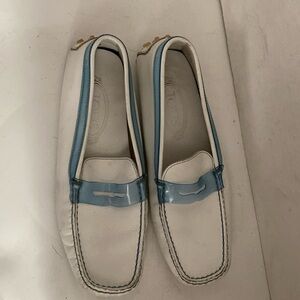 TOD'S LOAFERS SHOES DRIVING SHOES WHITE LEATHER BLUE PATENT LEATHER TRIM